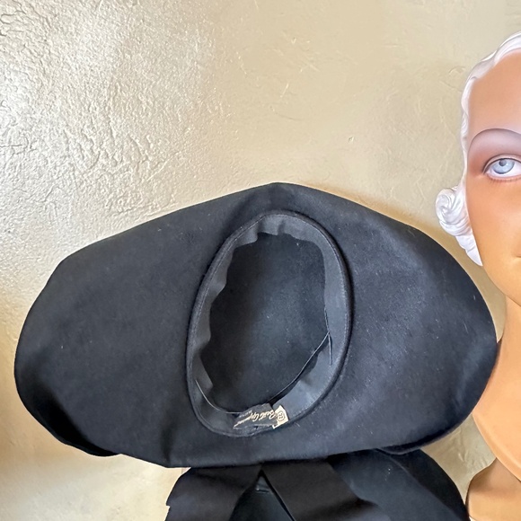 IRRESISTIBLE 1930s\' BLACK FELT WIDE BRIM HAT WITH WHITE OSTRICH FEATHER main image 10